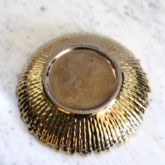 Textured gold dish - Picture 6 of 7